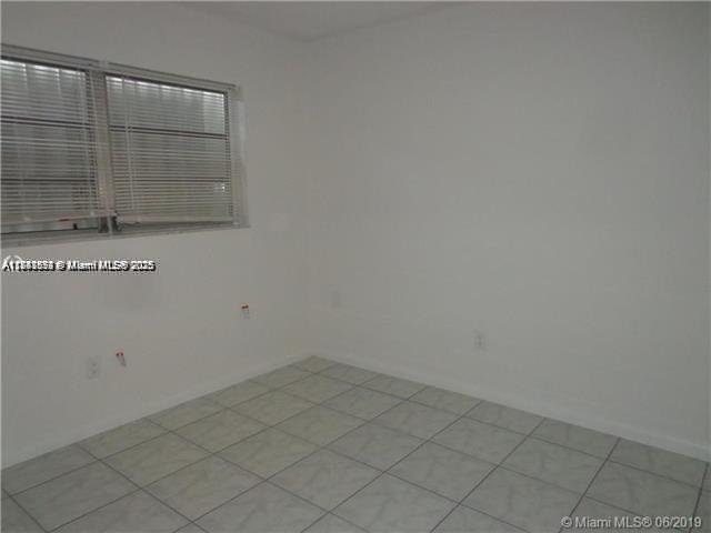 Building Photo - 15225 NE 6th Ave