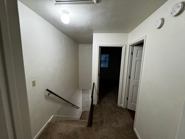 Building Photo - 725 W 61st St