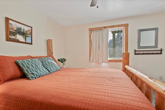 Building Photo - 130 Par Dr