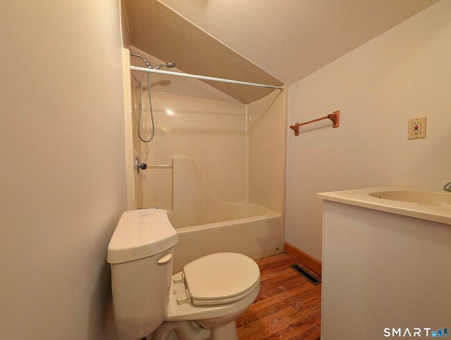 Building Photo - 434 Main St