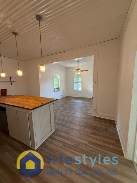 Kitchen - 1750 Maple Ave