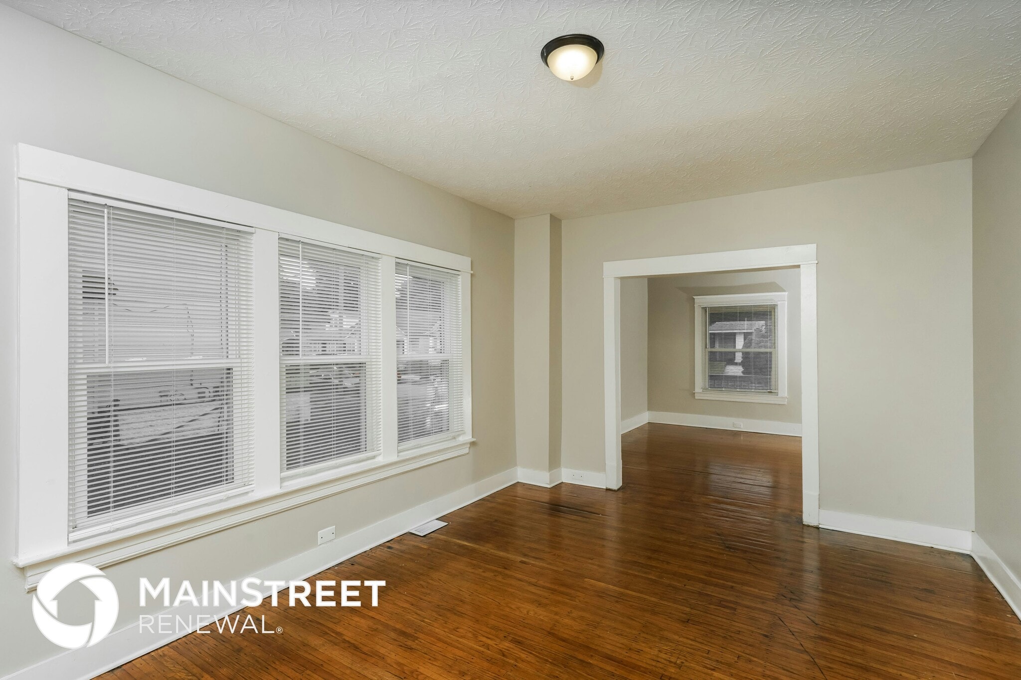 Building Photo - 1812 W Gaulbert Ave