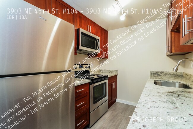 Building Photo - 3903 NE 45th St