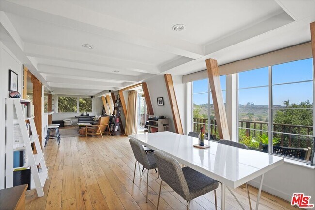 Building Photo - 22013 Alta Dr