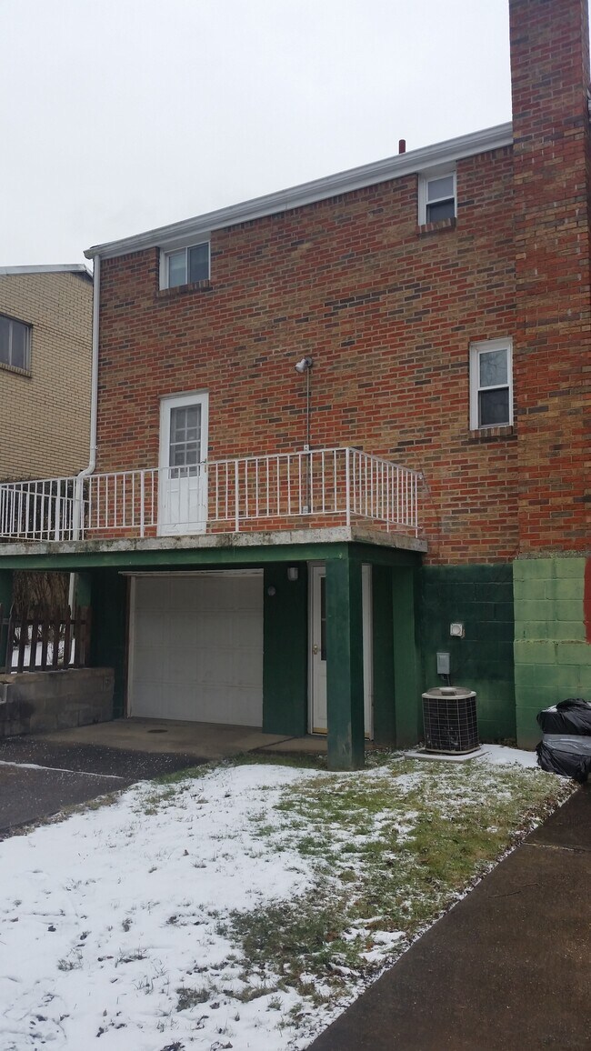 Garage - 302 Anthon Dr