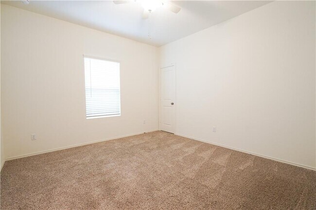 Building Photo - 933 Wildrye Ct