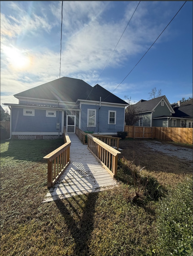 Building Photo - 2 bed/ 2 bath downtown home!