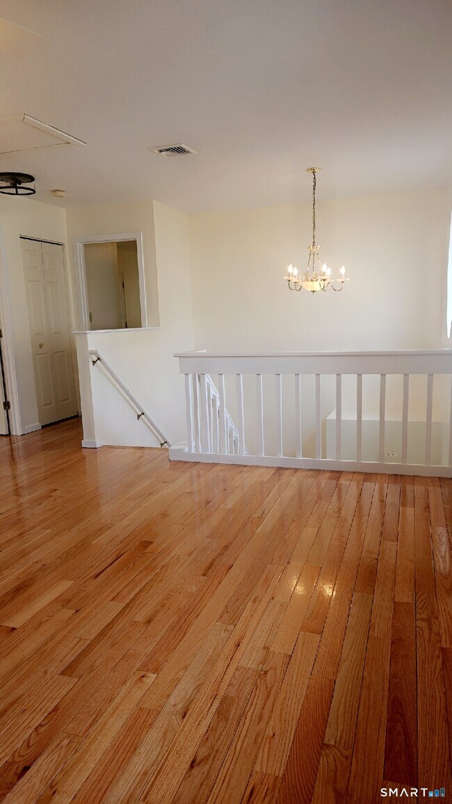 Building Photo - 20 Apple Way