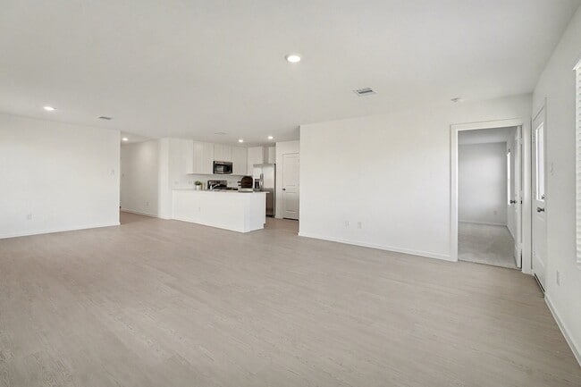 Building Photo - 6315 Linden Leaf Dr