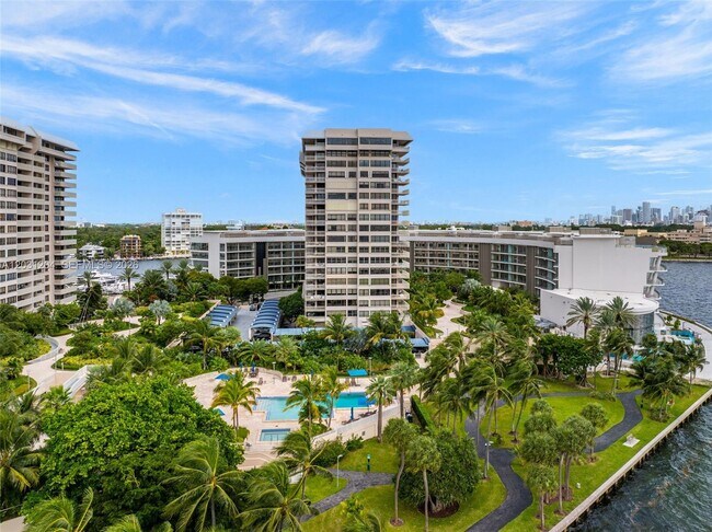 Building Photo - 3 Grove Isle Dr