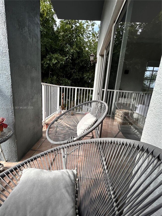 Building Photo - 2734 Bird Ave