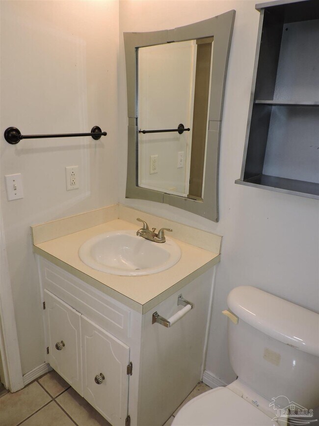 Building Photo - 7834 Charter Oaks Dr