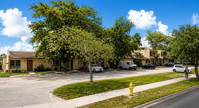 Building Photo - 4138 - 4154 SW 61 Ave