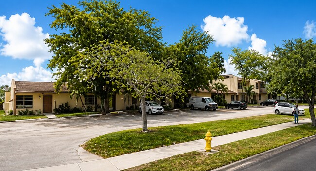Building Photo - 4138-4153 SW 61st Ave