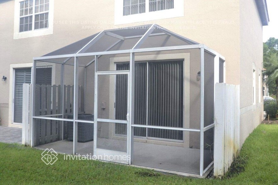 Building Photo - 1136 Sorrento Dr