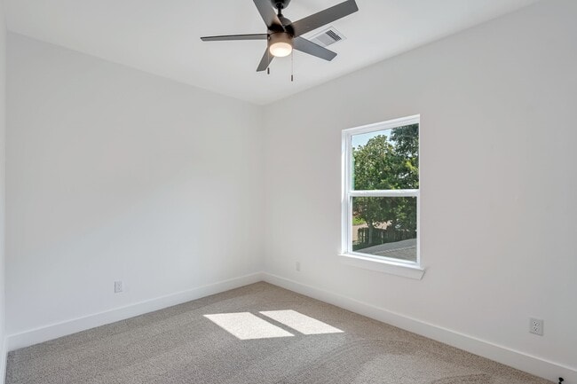 Building Photo - 5642 Hirondel St
