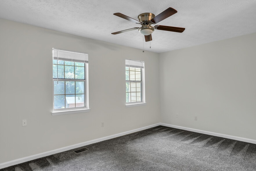 Building Photo - 5795 Sheldon Ct