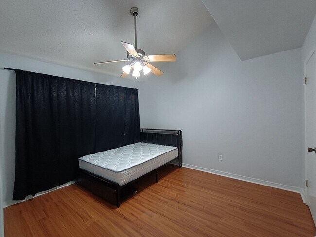 Building Photo - 2452 Brightside Dr