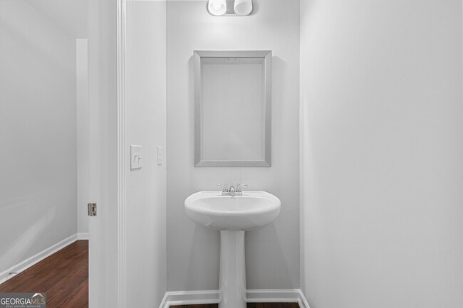 Building Photo - 1969 Old Dogwood