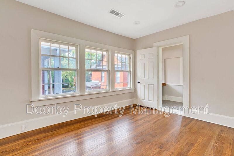 Building Photo - 621 Fortwood Pl