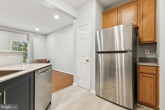 Building Photo - 43067 Candlewick Square