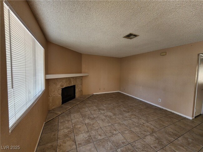 Building Photo - 1412 Oak Rock Dr