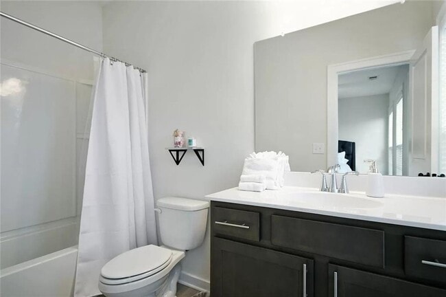 Building Photo - 2048 Holtz Ln