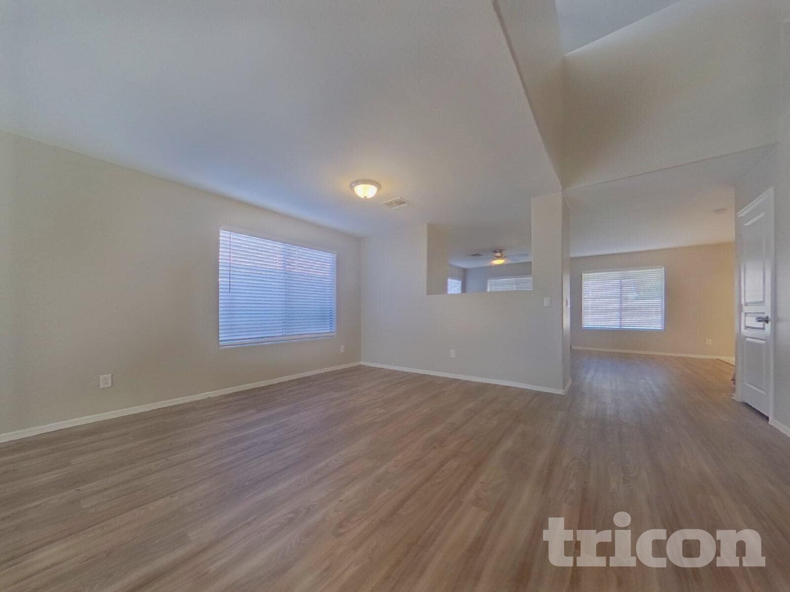 Building Photo - 11218 W Elm Ln