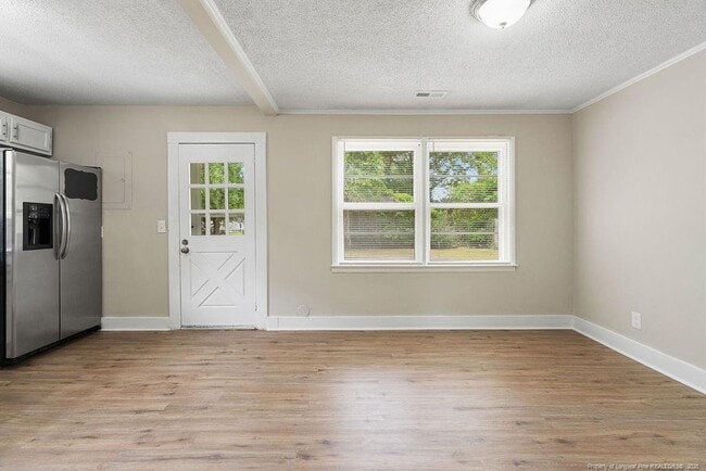 Building Photo - 223 W Cir Ct.