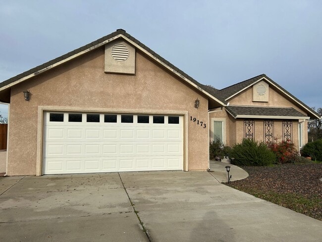 Primary Photo - Comfortable 3-Bedroom Home in Gated Cottonwood Community