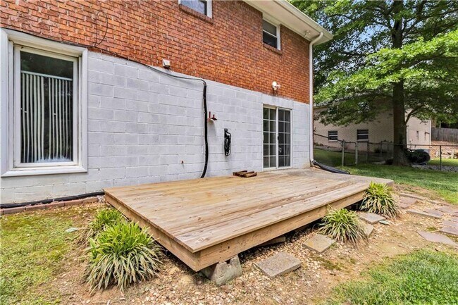 Building Photo - 339 Diane Dr SE