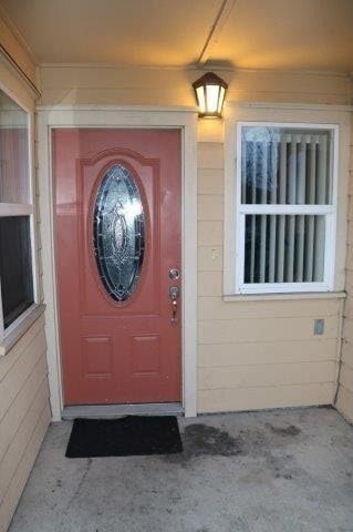 Building Photo - Cute, Cozy, convenient Arcata 3 bedroom townhouse with small fenced yard, laundry