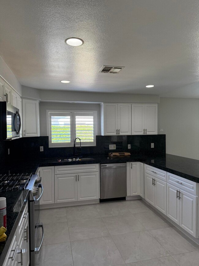 Building Photo - 32790 Aurora Vista Rd