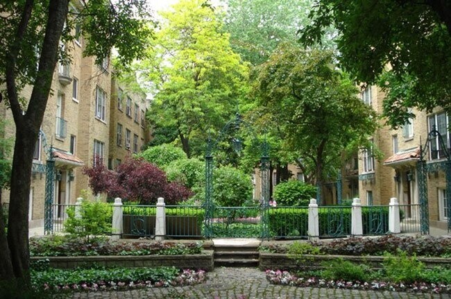 Building Photo - One Bedroom/One Bath in Historic Building ~ Heat Included