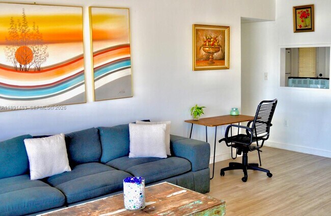 Building Photo - 2910 Point E Dr