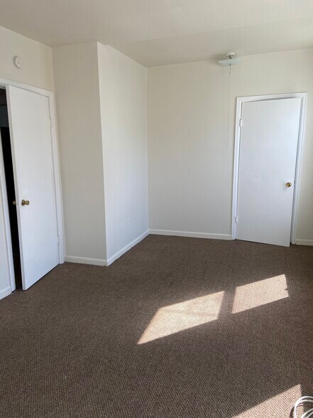 Building Photo - 1300 6th Ave