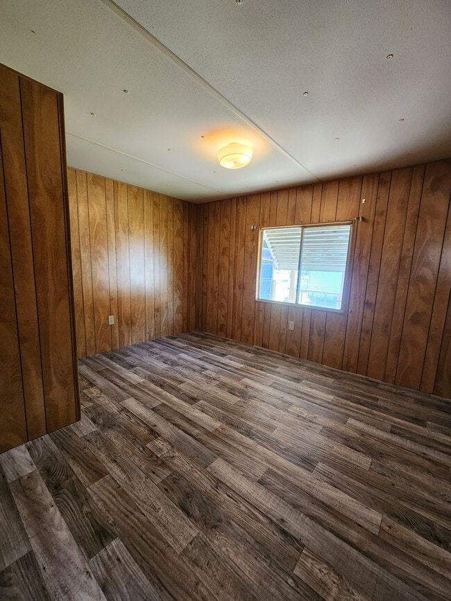 Building Photo - Discounted rent!.. 2 Bed 1 Bath Loaded with XTRA features!