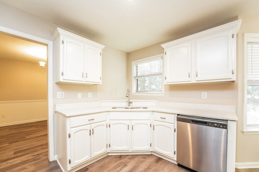 Building Photo - 3280 Pond Ridge Trail