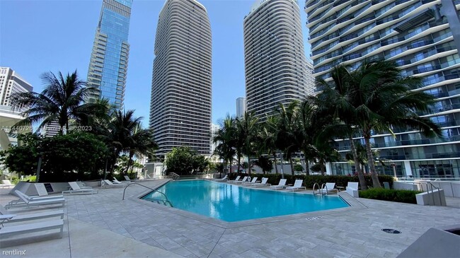 Building Photo - 2 br, 2 bath Condo - 88 SW 7th St Apt 2305