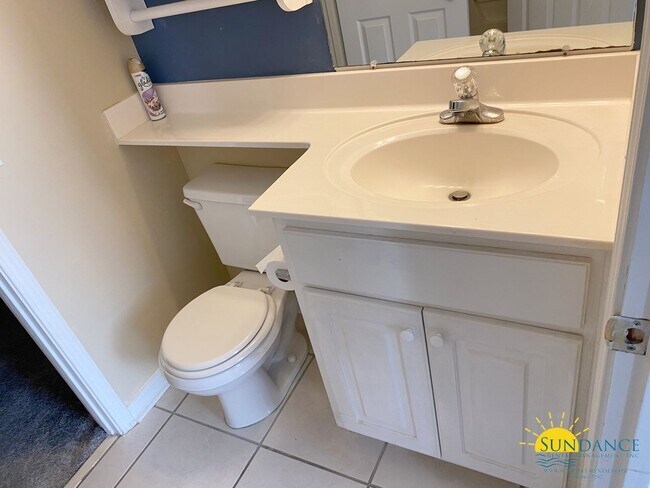 Building Photo - Stunning 3 Bedroom Villa in Navarre