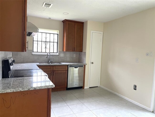 Building Photo - 16219 Delgado Dr
