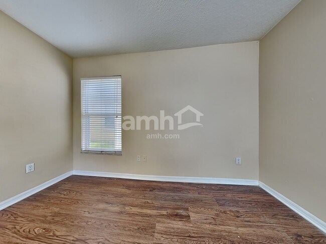 Building Photo - 5233 Mango Fruit St