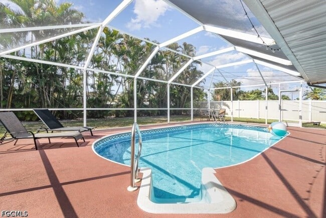 Building Photo - 922 SE 25th Ln