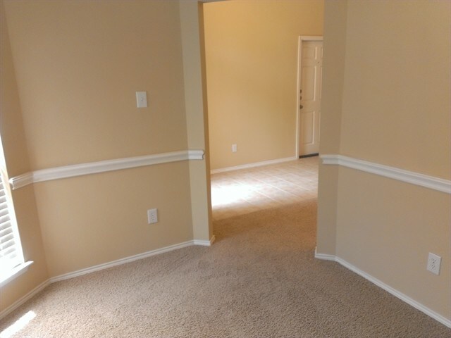 Building Photo - 5004 Birchwood Dr