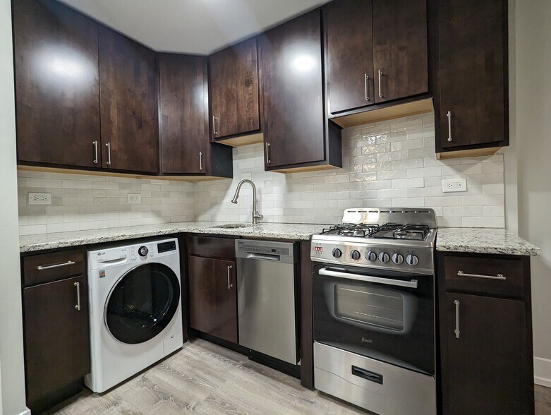 Building Photo - 456 W Barry Ave