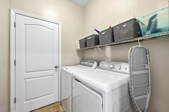 Building Photo - 4905 Boston Common Glen