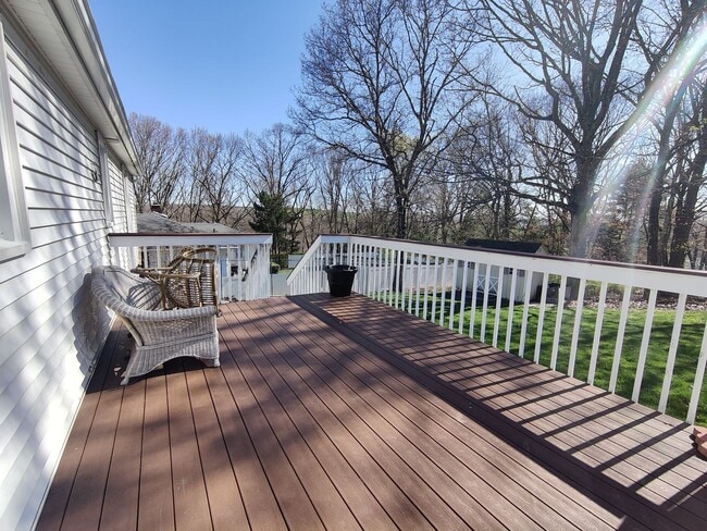 Building Photo - BEAUTIFUL Waterbury Cape w/ 4 Bedrooms, 2 ...