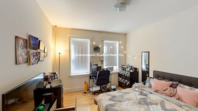 Building Photo - 27 Glenville Ave