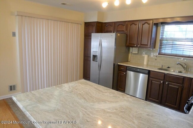 Building Photo - 5 Oxford Rd