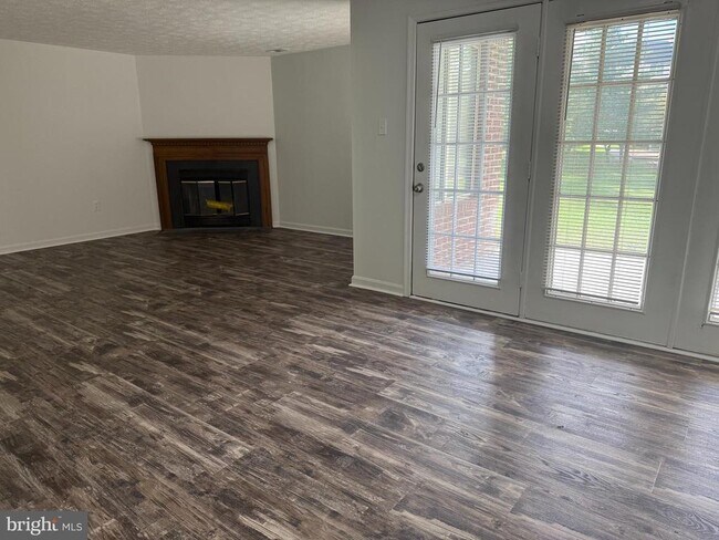 Building Photo - 2125 Wainwright Ct
